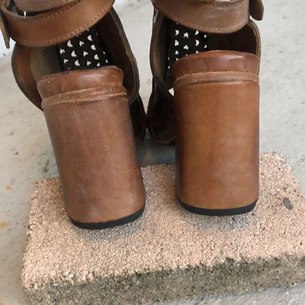 Freebird  cutout ankle - Picture 5 of 9